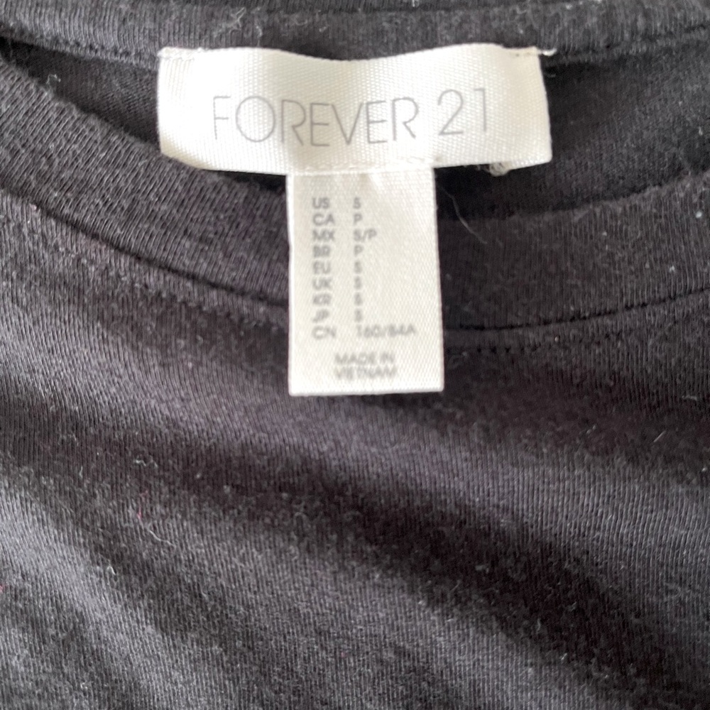 Forever 21 T-Shirt